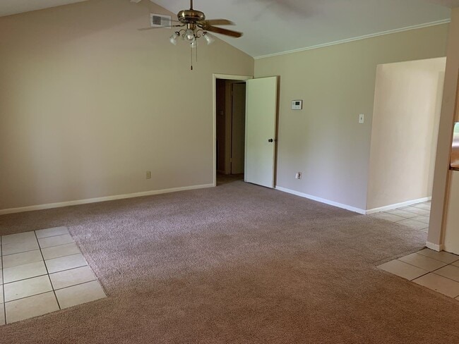 Building Photo - 618 Overbluff St