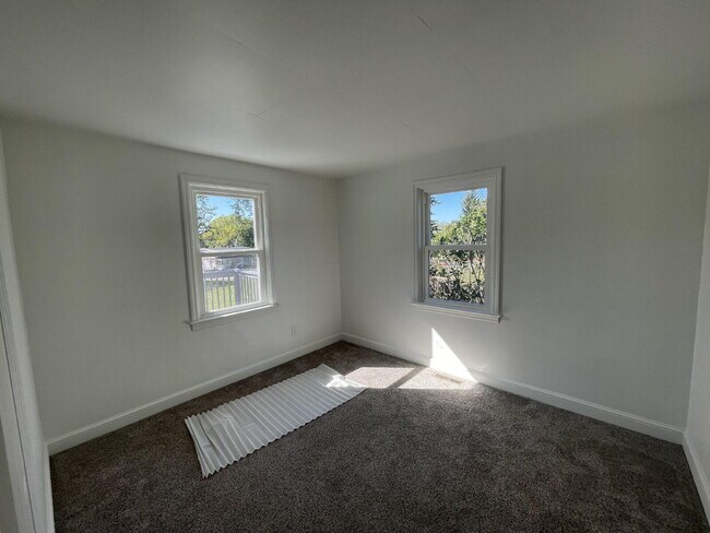 Building Photo - "Charming 3-Bed Home with Finished Basemen...