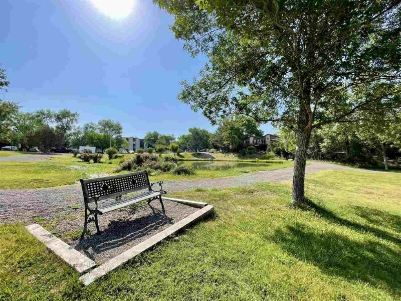 Building Photo - 3150 Lakeside Dr