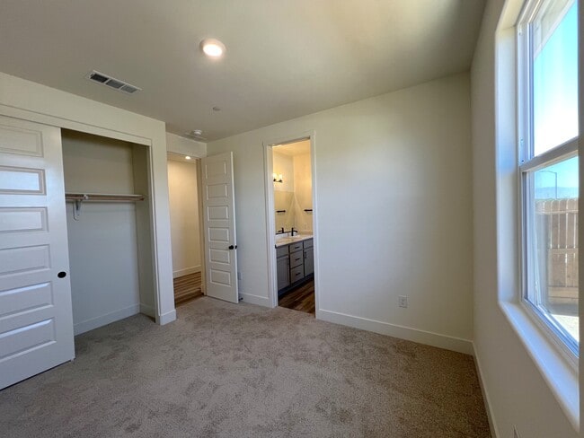 Building Photo - 8234 Violet Rose Ct