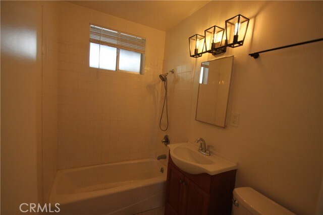 Building Photo - 2614 Graham Ave