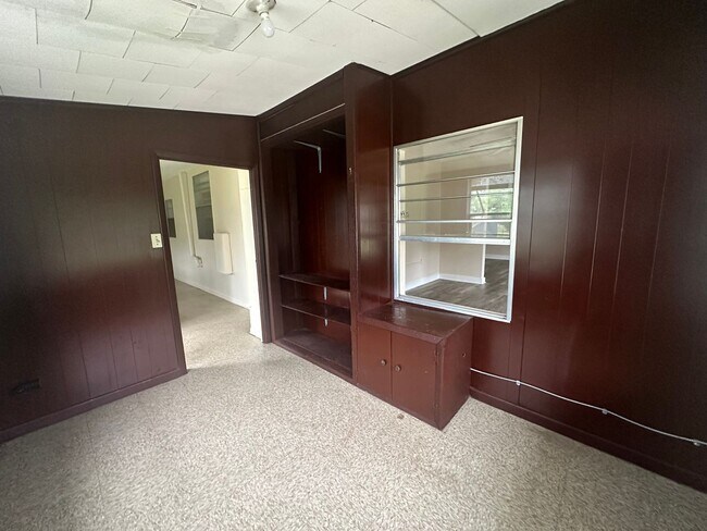 Building Photo - Crystal Springs, Country Home, Large Lot a...