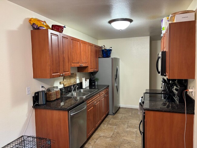 Building Photo - 2 Bedrooms 2 full bathrooms condo in San D...