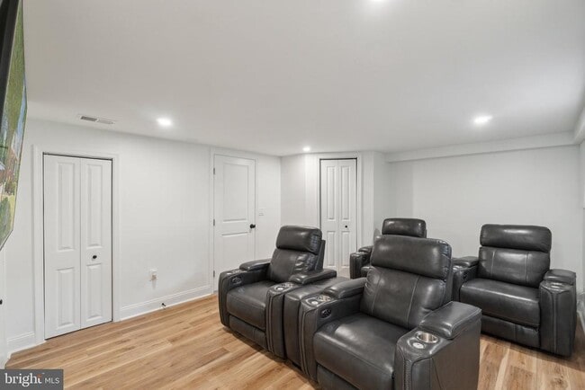 Building Photo - 5802 Ryland Dr