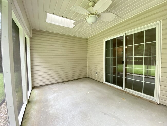 Building Photo - Home in Woodbridge With a Screened Porch and Private Backyard!