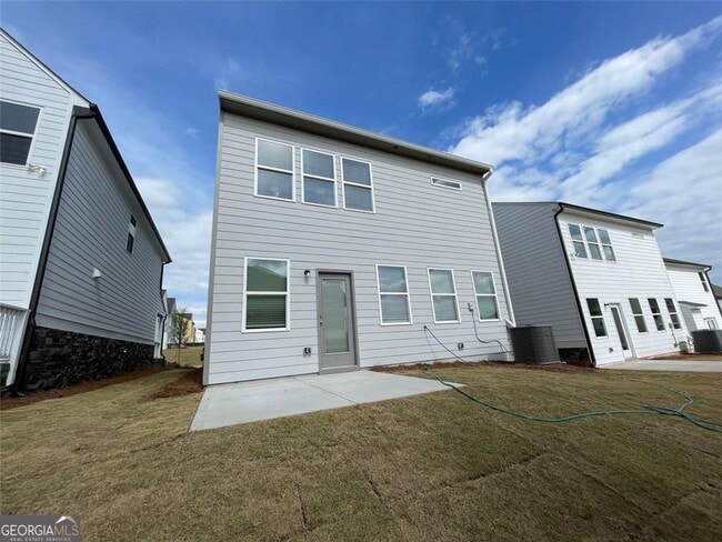 Building Photo - 25 Pineview Dr