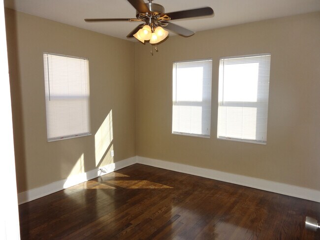 Building Photo - Three Bedrooms One Bathroom with Shaded Porch