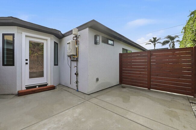 Building Photo - 2735 Broadway-3