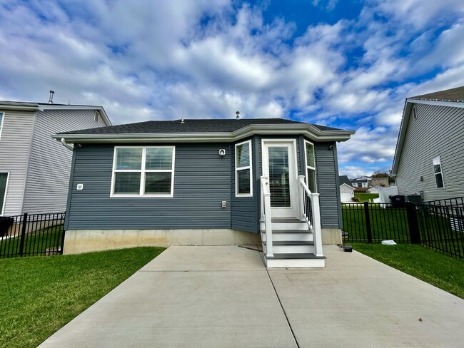 Building Photo - Modern 3-bedroom, 3-bathroom ranch