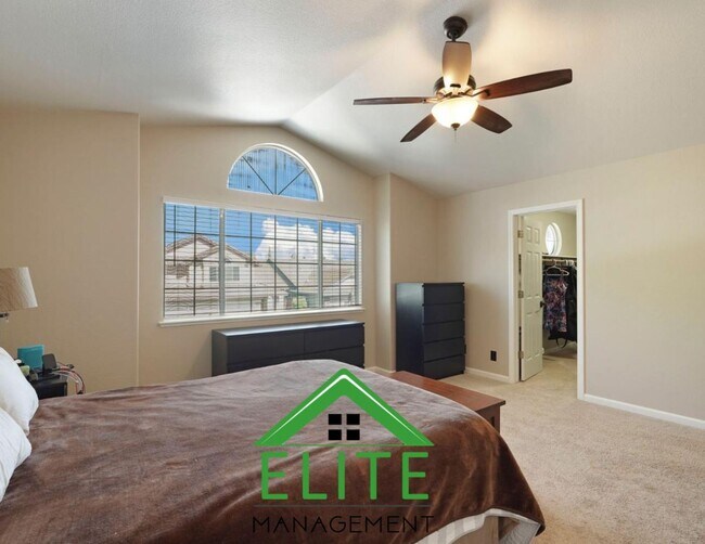 Building Photo - Spacious 4-Bedroom, 3-Bath Home in Desirab...