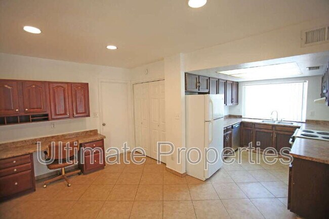 Building Photo - 5059 N 72nd Ave