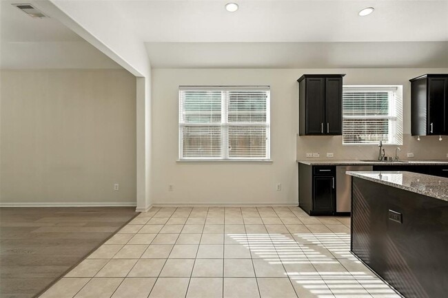 Building Photo - 9219 Gilbert Hollow Dr
