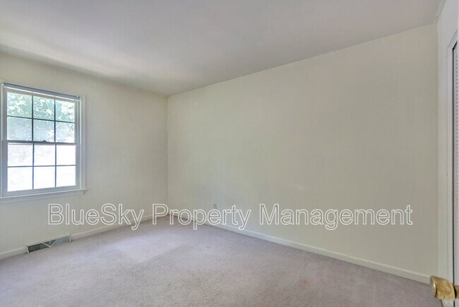 Building Photo - 1012 Huntwood Ln