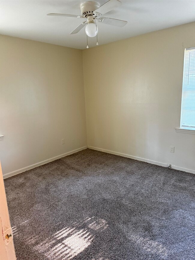 Building Photo - 1617 Leigh Dr