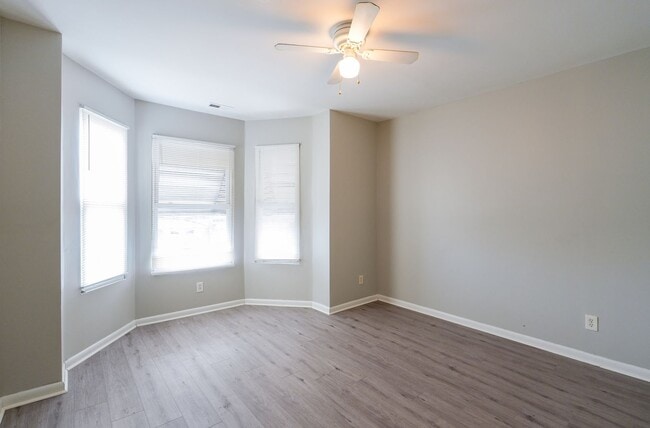 Building Photo - Newly renovated 6 bedroom 2.5 bath in Carroll Park Area