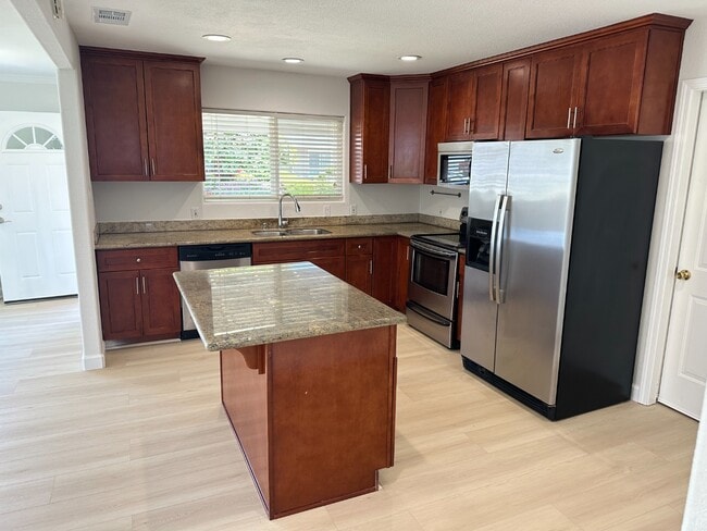 Building Photo - Bright 3BR Home with Central AC, Attached Garage & In-Unit Laundry in Fremont