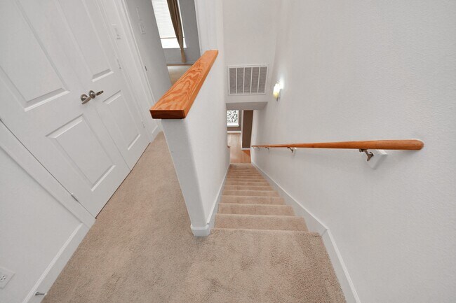 Building Photo - 1403 Delano St