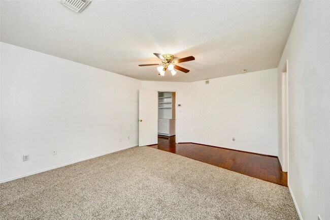 Building Photo - 16134 Coleburn Dr