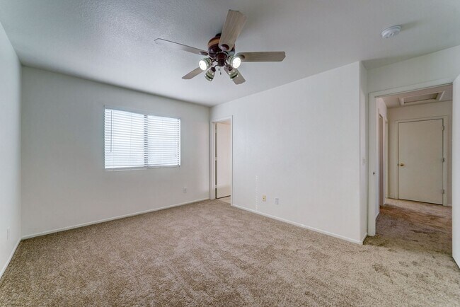 Building Photo - Desirable North Phoenix  Home with 1 Downs...
