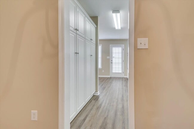 Building Photo - 1622 Emma St