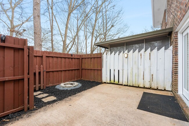Building Photo - 111 Fernridge Dr