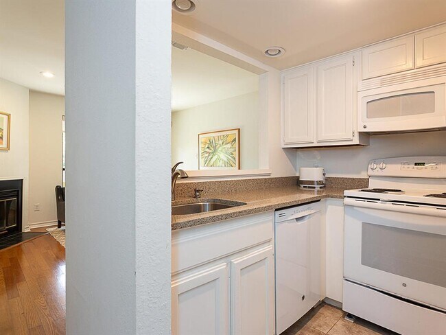 Building Photo - 1404 Norwalk Ln