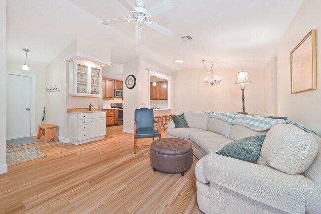Building Photo - NOW AVAILABLE - 2/2 + Den Villa - 2 Car Ga...