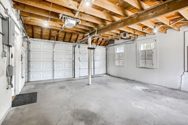 Building Photo - 3 Bedroom single family home in Denver
