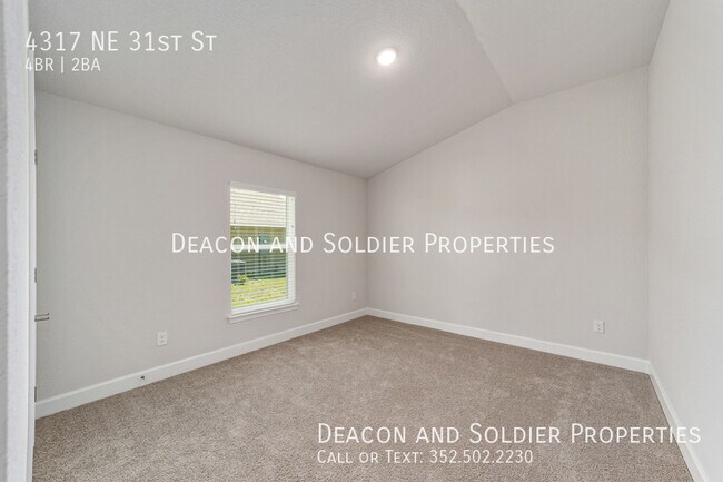 Building Photo - 4317 NE 31st St