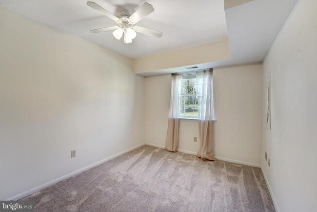 Building Photo - 3120 Valley Dr