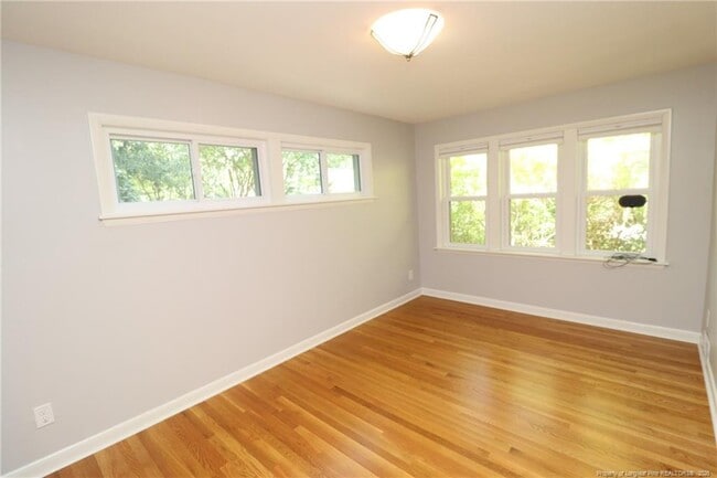 Building Photo - 1009 Dogwood Ln
