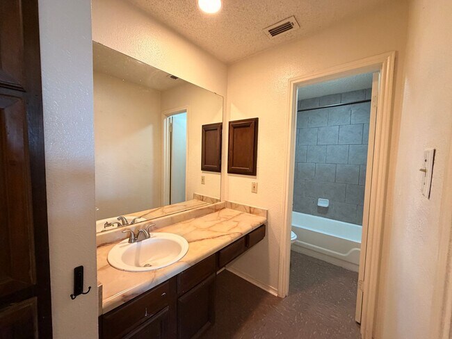 Building Photo - 8435 Cranberry Hill