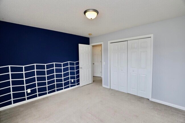 Building Photo - 60 Vinca Ct