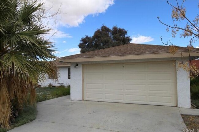 Building Photo - 6565 Mojave Ave