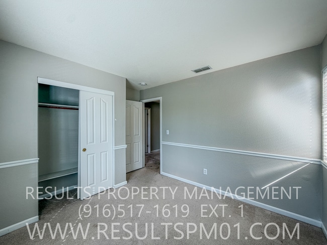 Building Photo - Lovely 4 Bedroom Home in Great Neighborhood