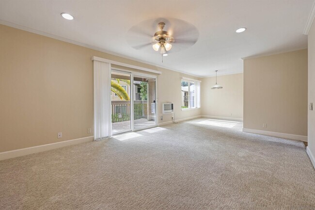 Building Photo - 8515 Villa La Jolla Dr