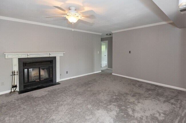 Building Photo - 10-B SUMAC CT