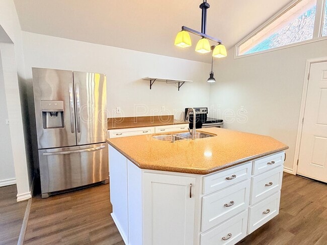 Building Photo - 255 Cumberland Rd