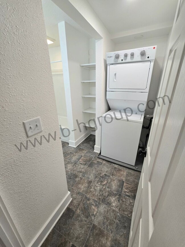 Building Photo - 2629 Roosevelt Rd