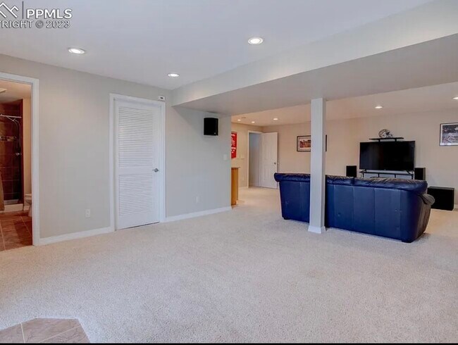 Building Photo - 2565 Wimbleton Ct