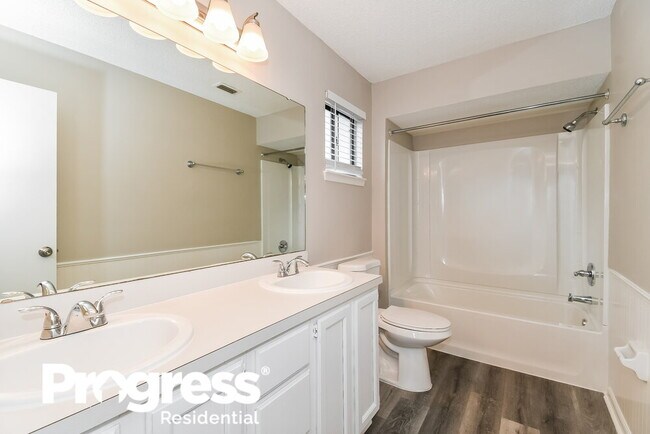 Building Photo - 13120 Leatherleaf Dr S