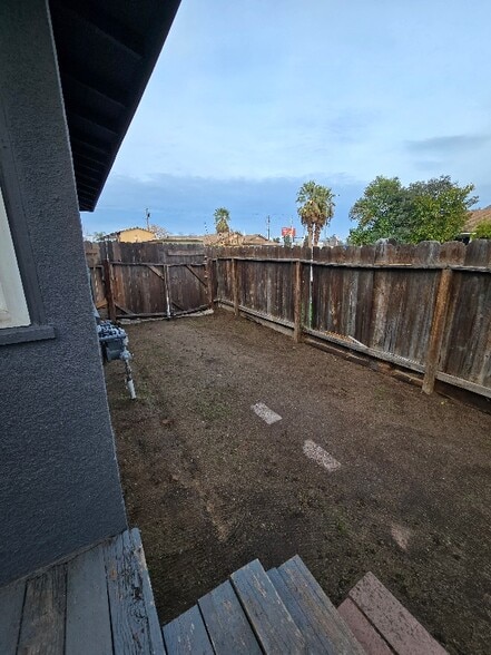 Building Photo - 1610 E Yale Ave