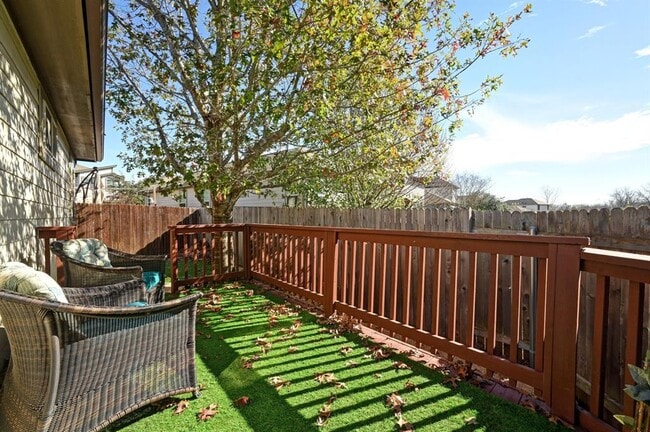 Building Photo - 9515 Tanager Way