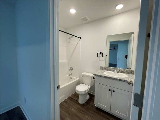 Building Photo - 2411 Vista del Oro