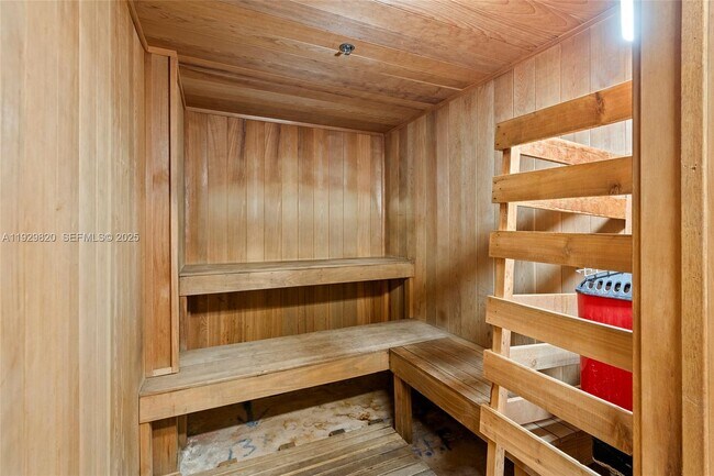 Building Photo - 1155 Brickell Bay Dr