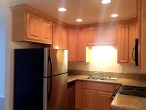 Building Photo - 2510 Torrey Pines Rd