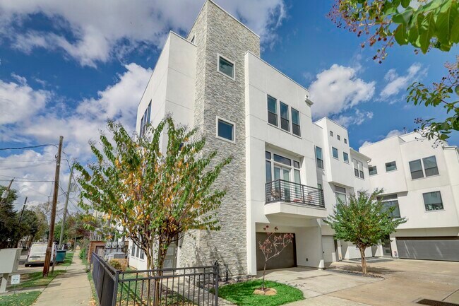 Building Photo - 5622 Kiam St