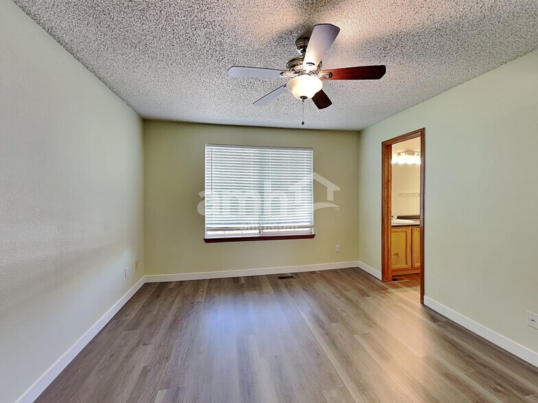 Building Photo - 4077 Ensenada St