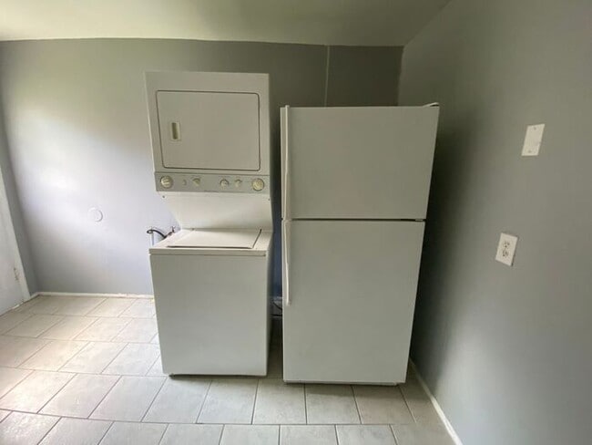 Building Photo - 2/1 Duplex in Greenwood Neighbors of East Nashville!  Pets ok! W/D Included!