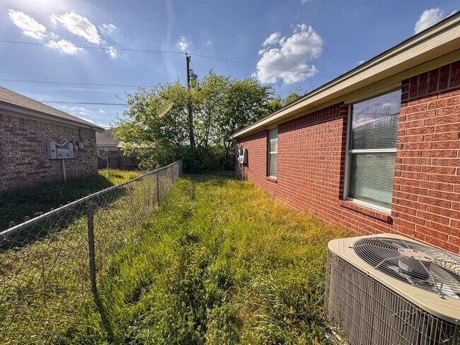 Building Photo - 4209 Thunder Creek Dr